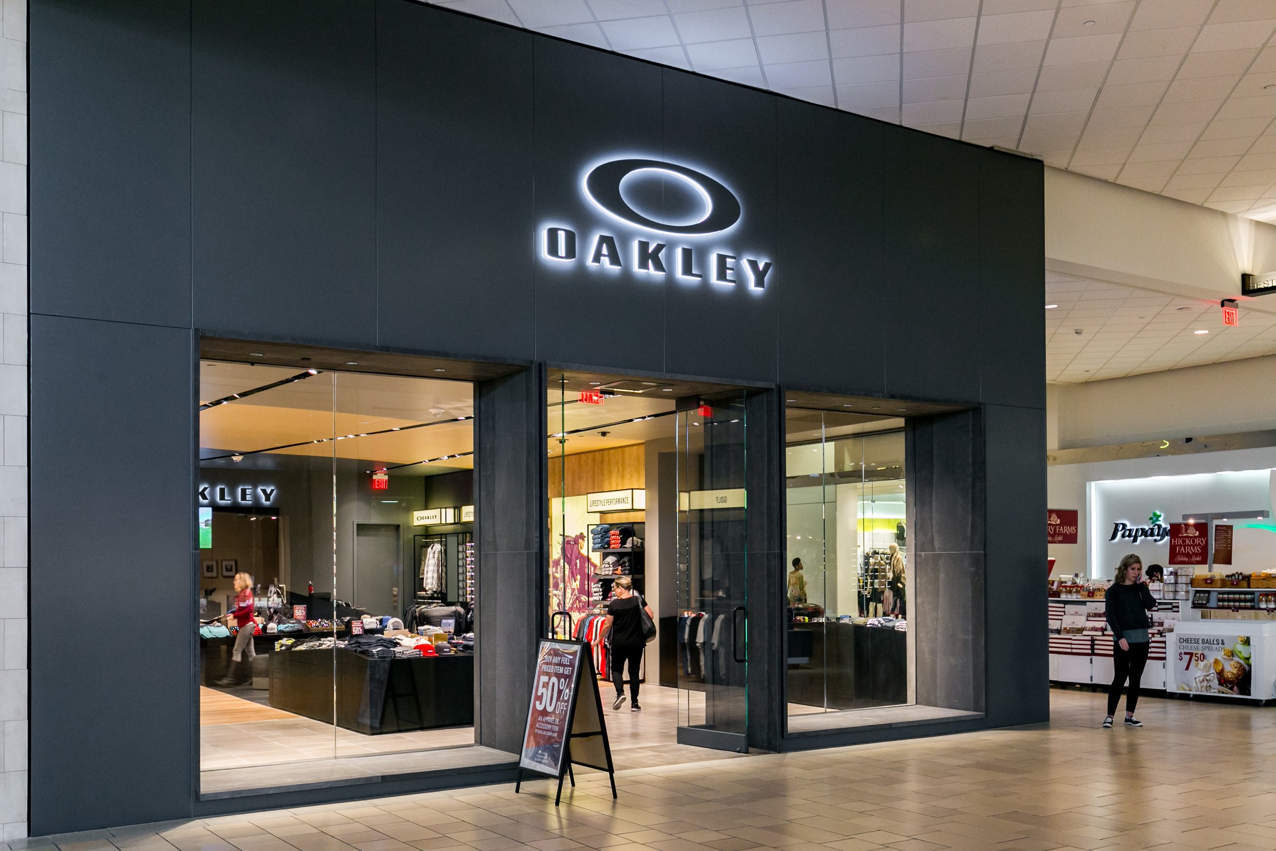Oakley — LaPalmera Mall